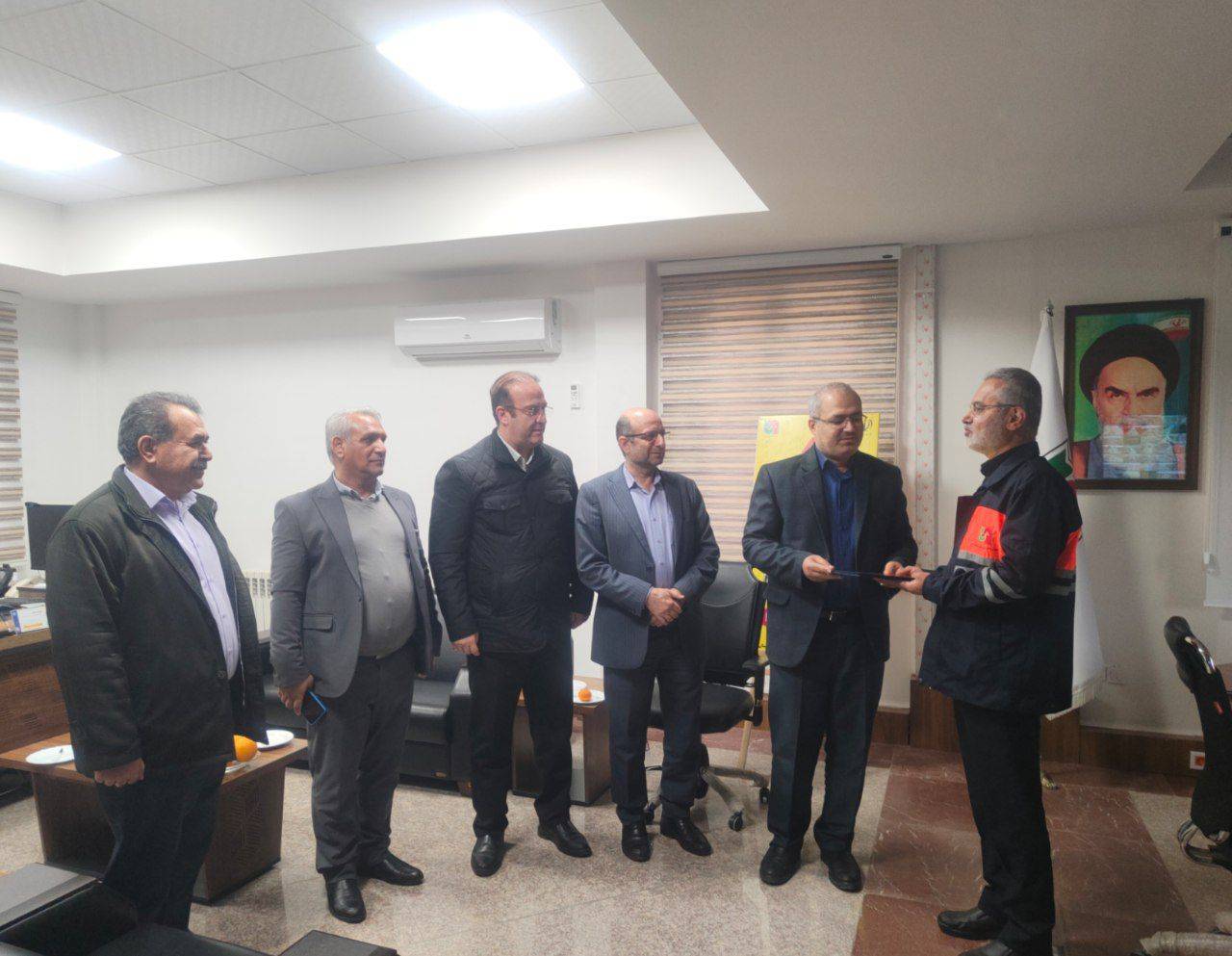 گزارش تصویری از تجلیل و تقدیر مدیرعامل شرکت آزمایشگاه فنی و مکانیک خاک از تلاشگران و فعالان صنعت حمل و نقل کشور